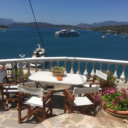 Kasteli Suite Poros Town Exterior foto